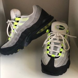 Nike Air 95, fits women’s 7.5 look up 6Y